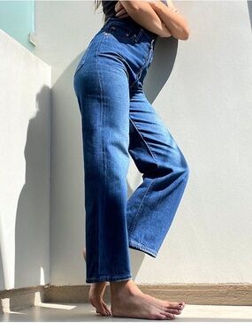 Levi’s Ribcage Straight Ankle Jeans Medium Wash size 27